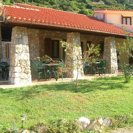 לינה וארוחת בוקר Punto Di Ristoro Uttolo באוני